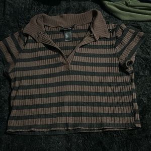 Just Polly’s Women’s white and brown collared crop top. Thanks for viewing!